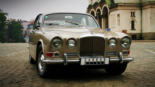 see the ecstatic restoration process of 1968 jaguar 420 by carbon motors [video]