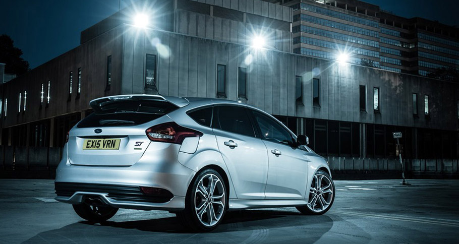 2015 Ford Focus ST by Mountune Performance Rear and Side View