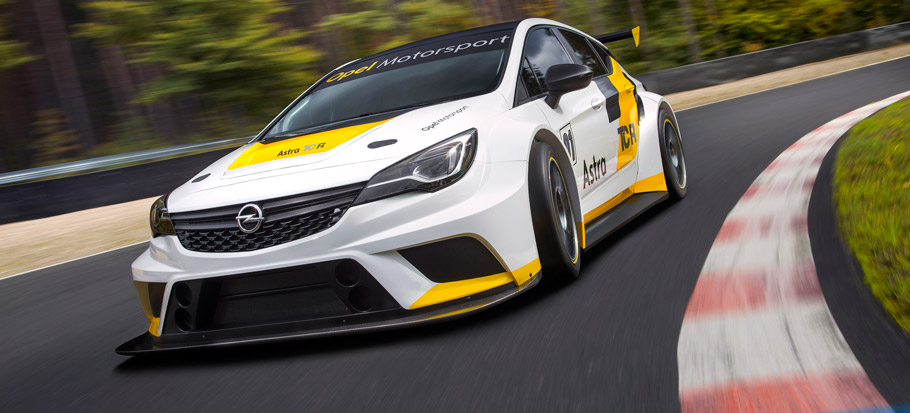 Opel Astra TCR Front View