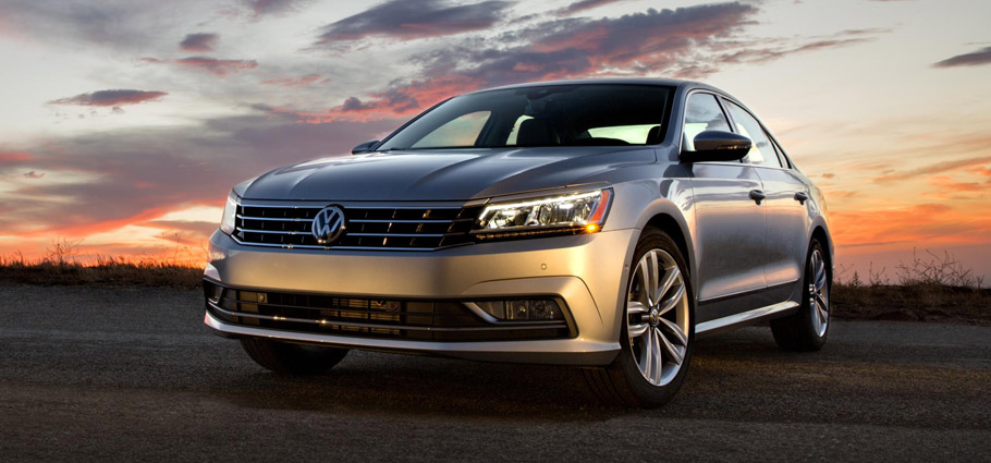 2016 Volkswagen Passat Front View