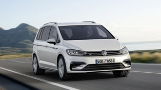 R-Line Package Governs the Refreshed Touran
