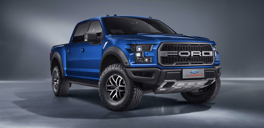 Ford F-150 Raptor SuperCrew  front view