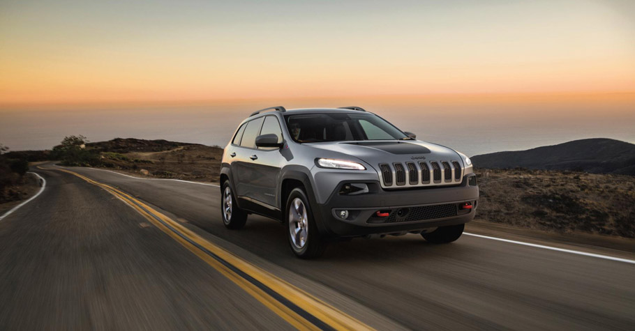 2016 Jeep Cherokee Trailhawk Front view
