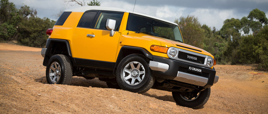 Toyota FJ Cruiser front view