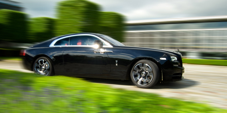 Rolls-Royce Wraith Black Badge and Ghost Black Badge side view