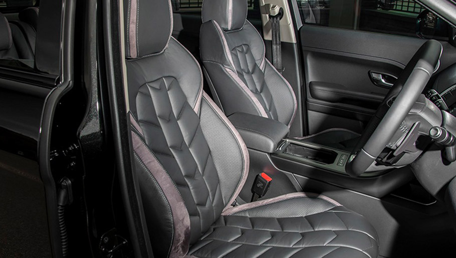 Kahn Range Rover Evoque Dynamic Luxury Edition interior 