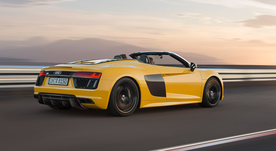 Audi R8 Spyder V10 side view