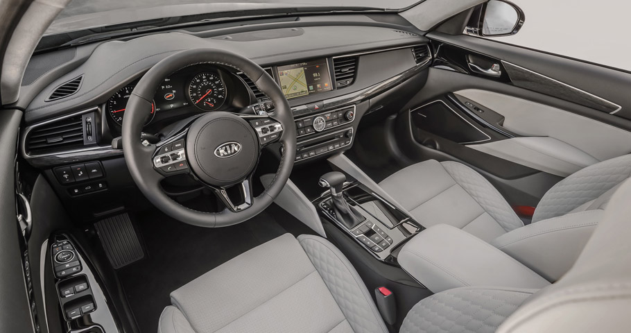 2017 Kia Cadenza SXL Interior