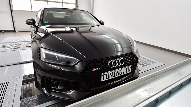 SPEED-BUSTER team enhanced two lucky Audi machines. Check'em out!