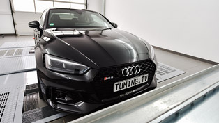 SPEED-BUSTER team enhanced two lucky Audi machines. Check'em out!