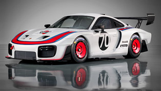 porsche 935 makes it global debut. it is sexy and menacing, check it out!