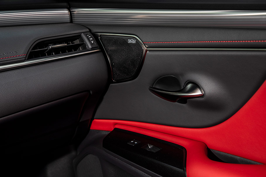 2019-Lexus-ES-Hybrid-Saloon-Interior4