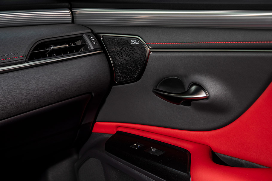 2019-Lexus-ES-Hybrid-Saloon-Interior4