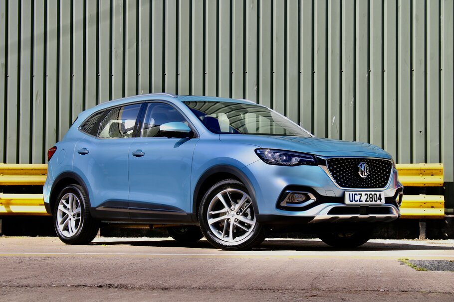 2020 MG LAUNCHES PLUG-IN HYBRID HS SUV1
