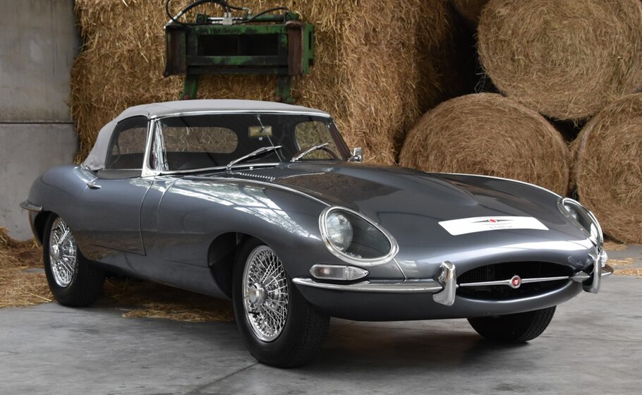 PRISTINE JAGUAR E-TYPE1