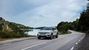 Volvo cars safety experts say: use technology to support drivers and reduce distraction