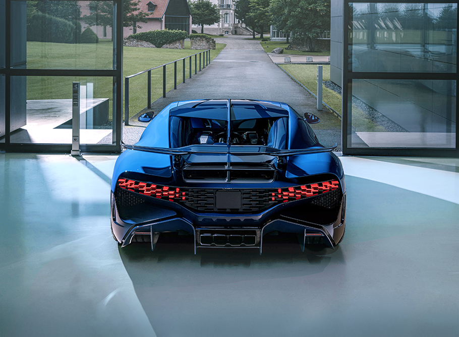2021-Bugatti-Divo-Rear