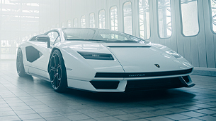 Lambo team reveals new Countach LPI 800-4