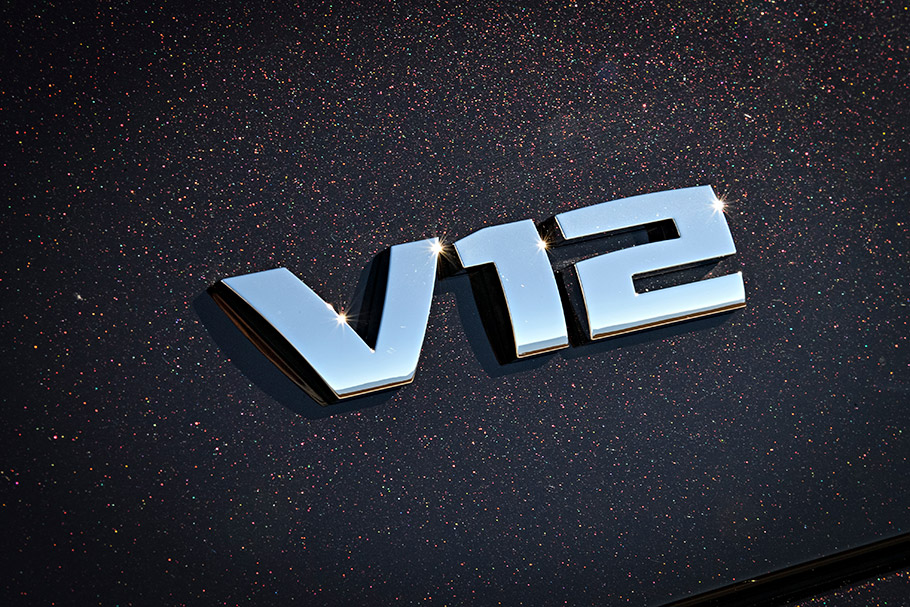 BMW V12 Logo