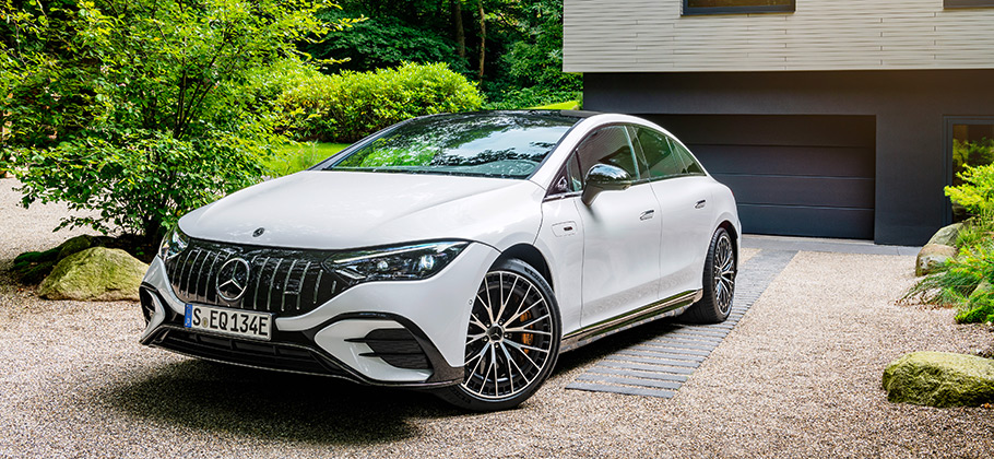 Mercedes-Benz EQE 53 AMG (2023) - Front Angle View