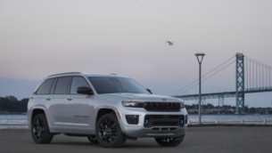 2023 Jeep Grand Cherokee 4xe 30th Anniversary Debuts at Detroit Auto Show