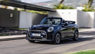 Quand tradition et avenir se rencontrent : la MINI Cooper SE Édition  Resolute.