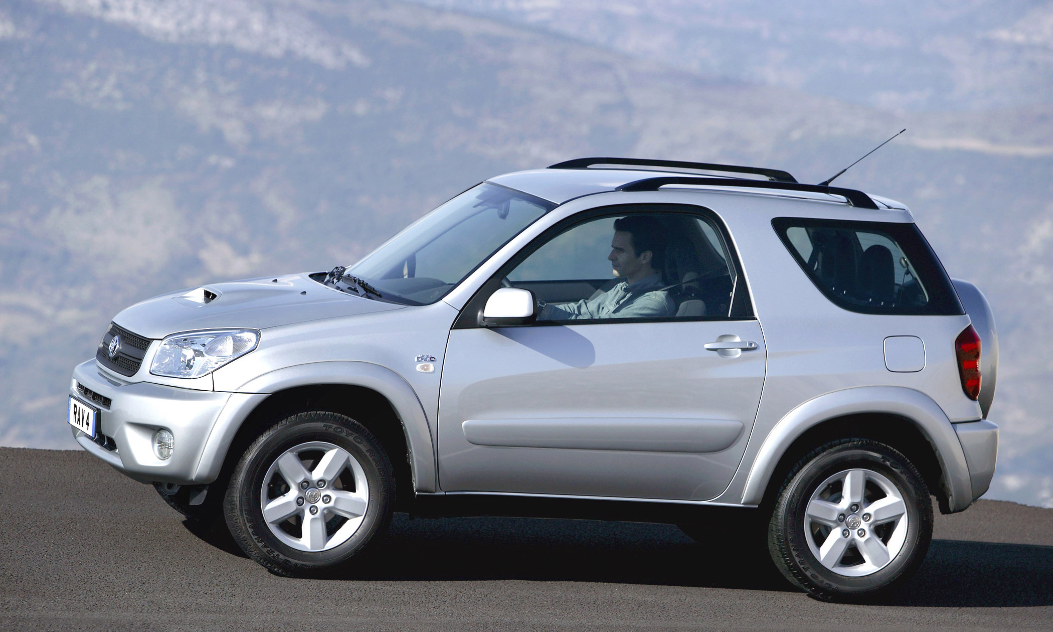 Toyota RAV4 (2004) - HD Picture 5 of 8 - #77158 - 2100x1260