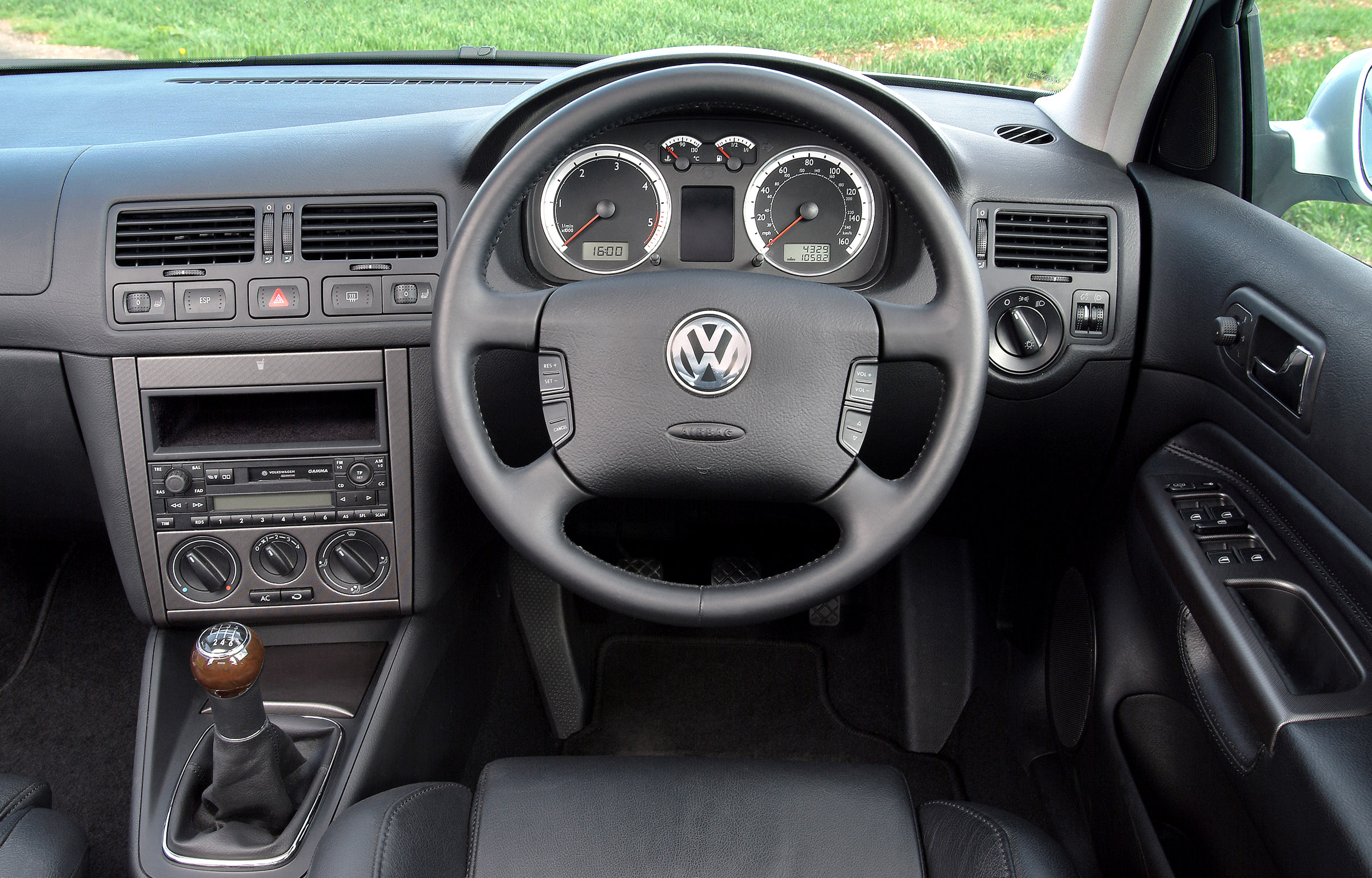 Volkswagen bora 1. Фольксваген Бора 1.6 2005. Фольксваген Бора 1,6 2001. Фольксваген Бора 2005. Volkswagen Bora 2001 салон.