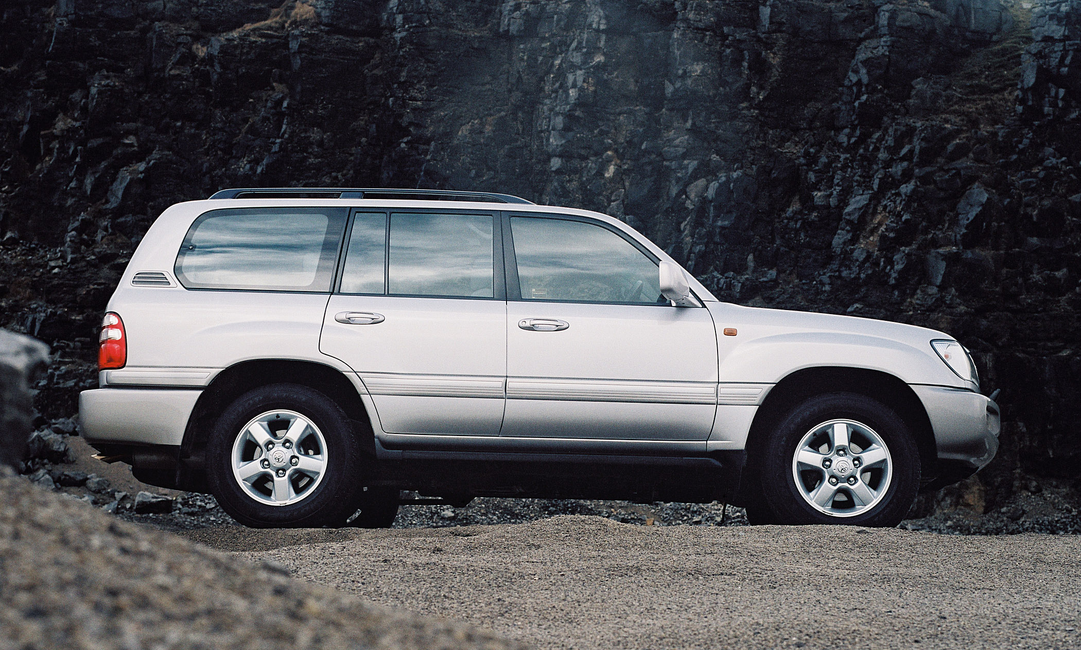 Toyota Land Cruiser Amazon 2005 HD Picture 4 Of 6 77812 2100x1264 toyota-land-cruiser-amazon-2006-picture-5-of-9