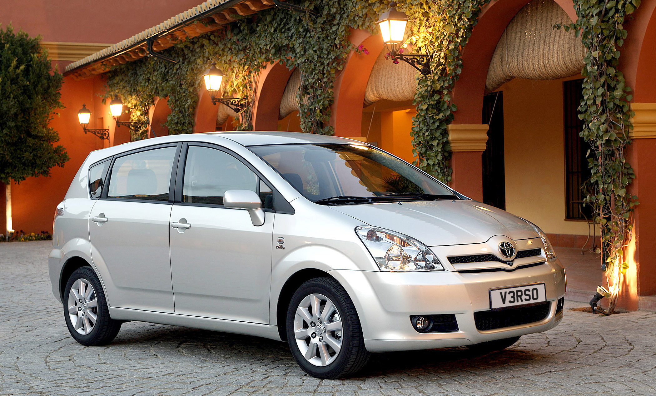 08 Toyota Corolla Verso Picture