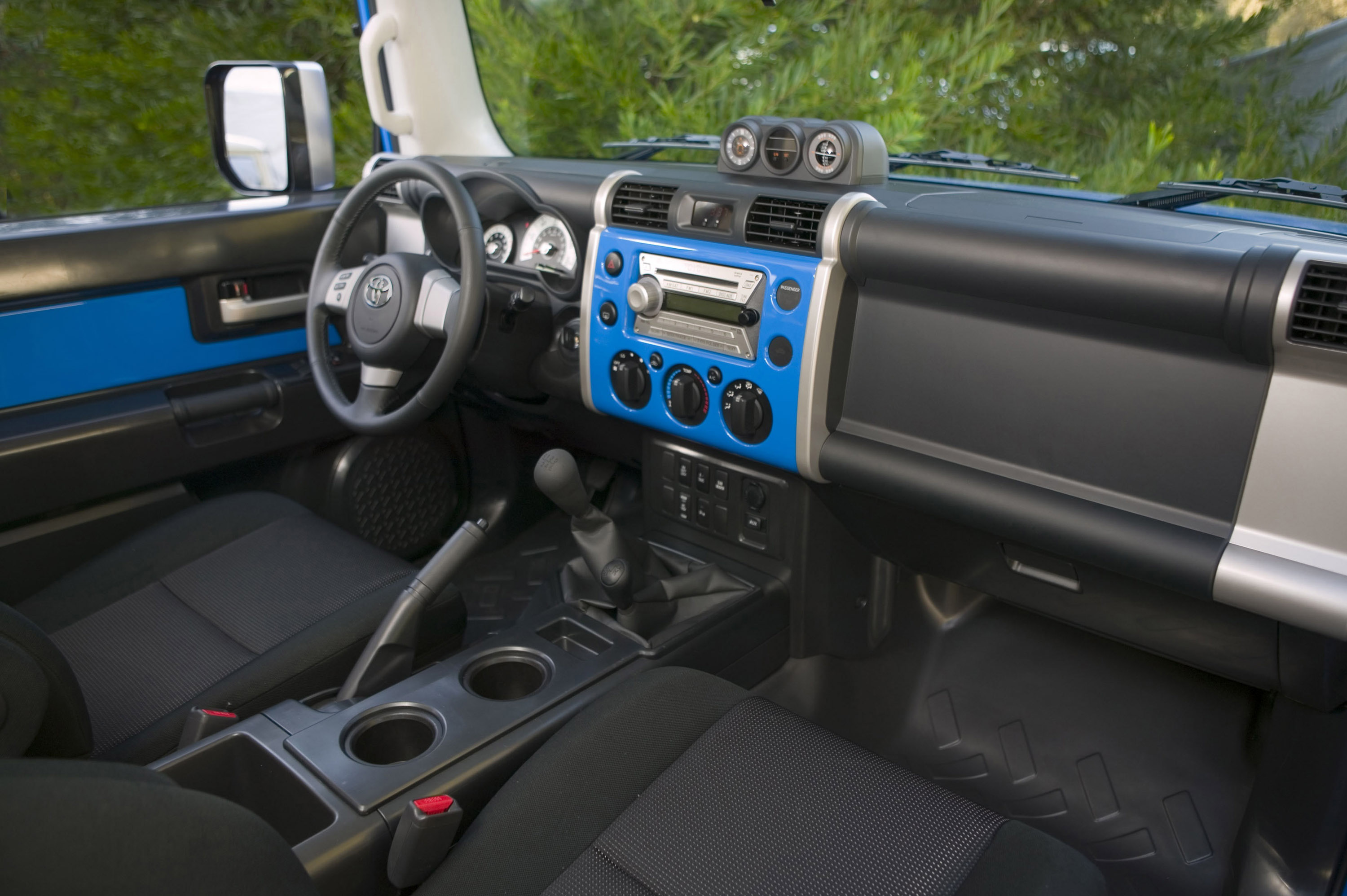 Research 2009
                  TOYOTA FJ Cruiser pictures, prices and reviews