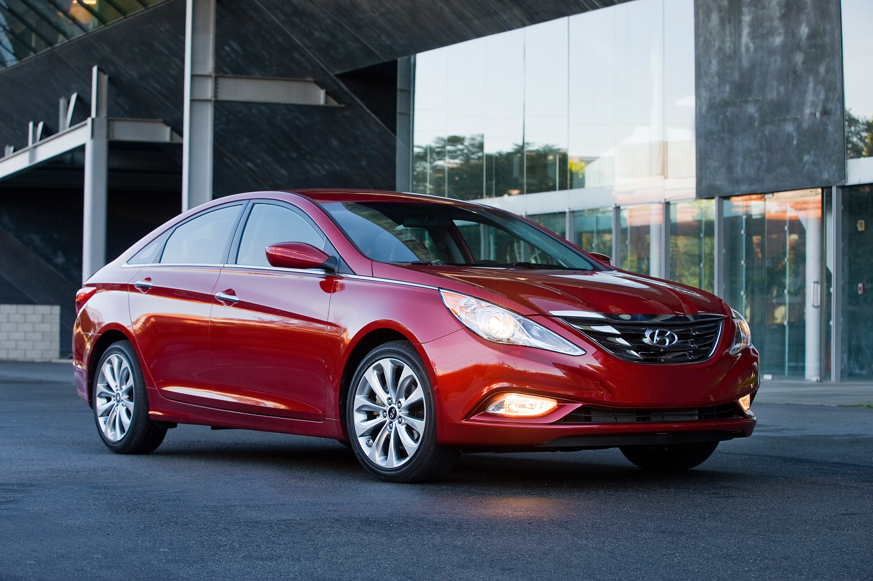 2011 Hyundai Sonata shines at LA Auto Show