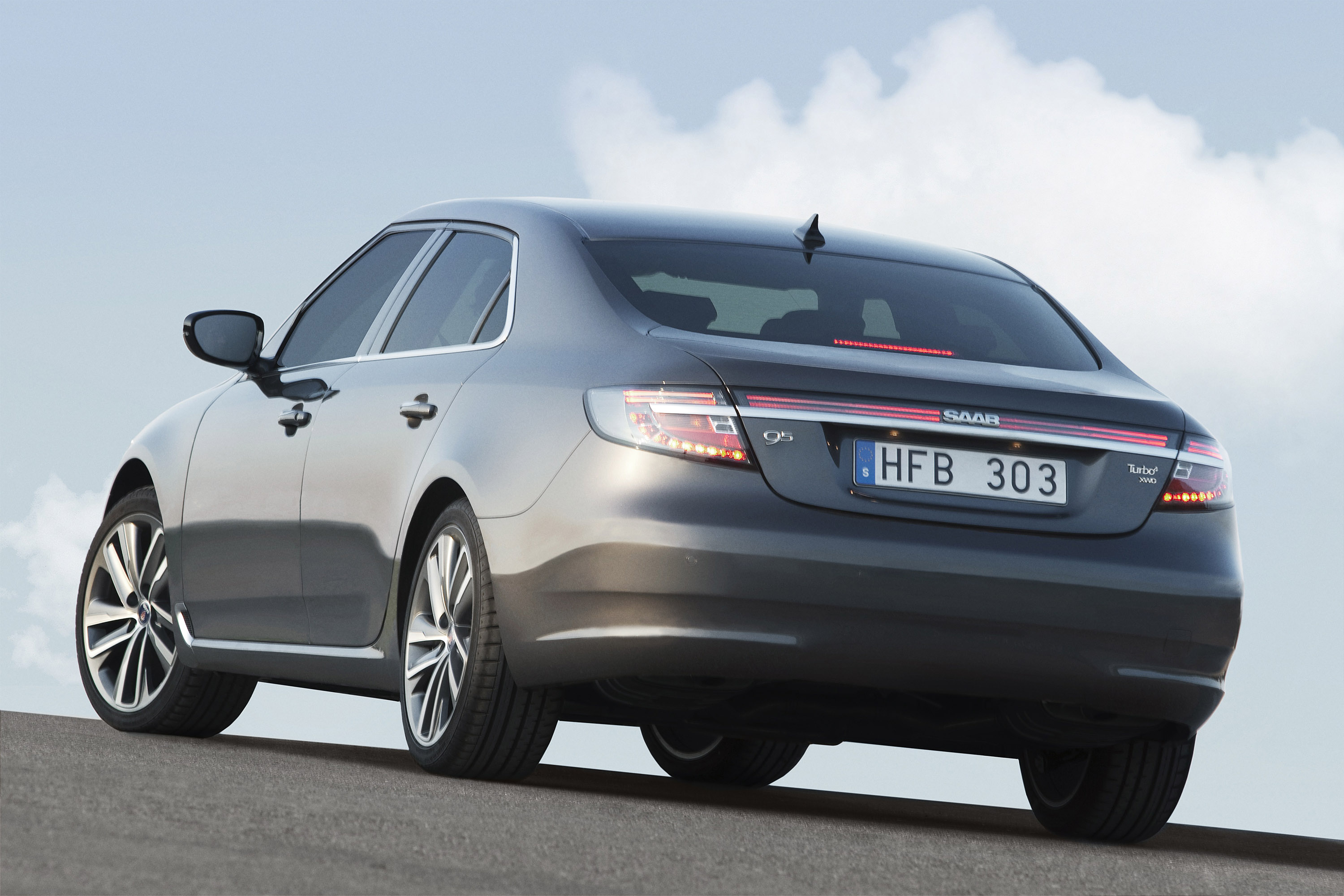 2011 saab 9 5 saloon with two new engines