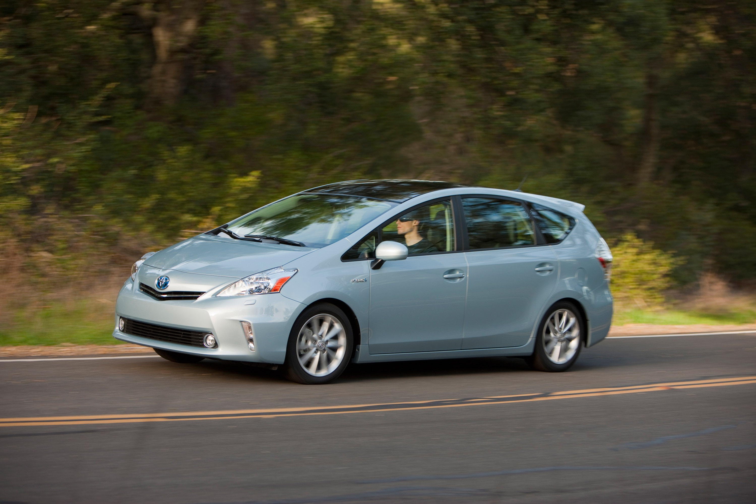 Почему тойота приус. Toyota Prius v. Тойота Приус 2011. Toyota Prius v ( ) 2015. Toyota Prius 2012.