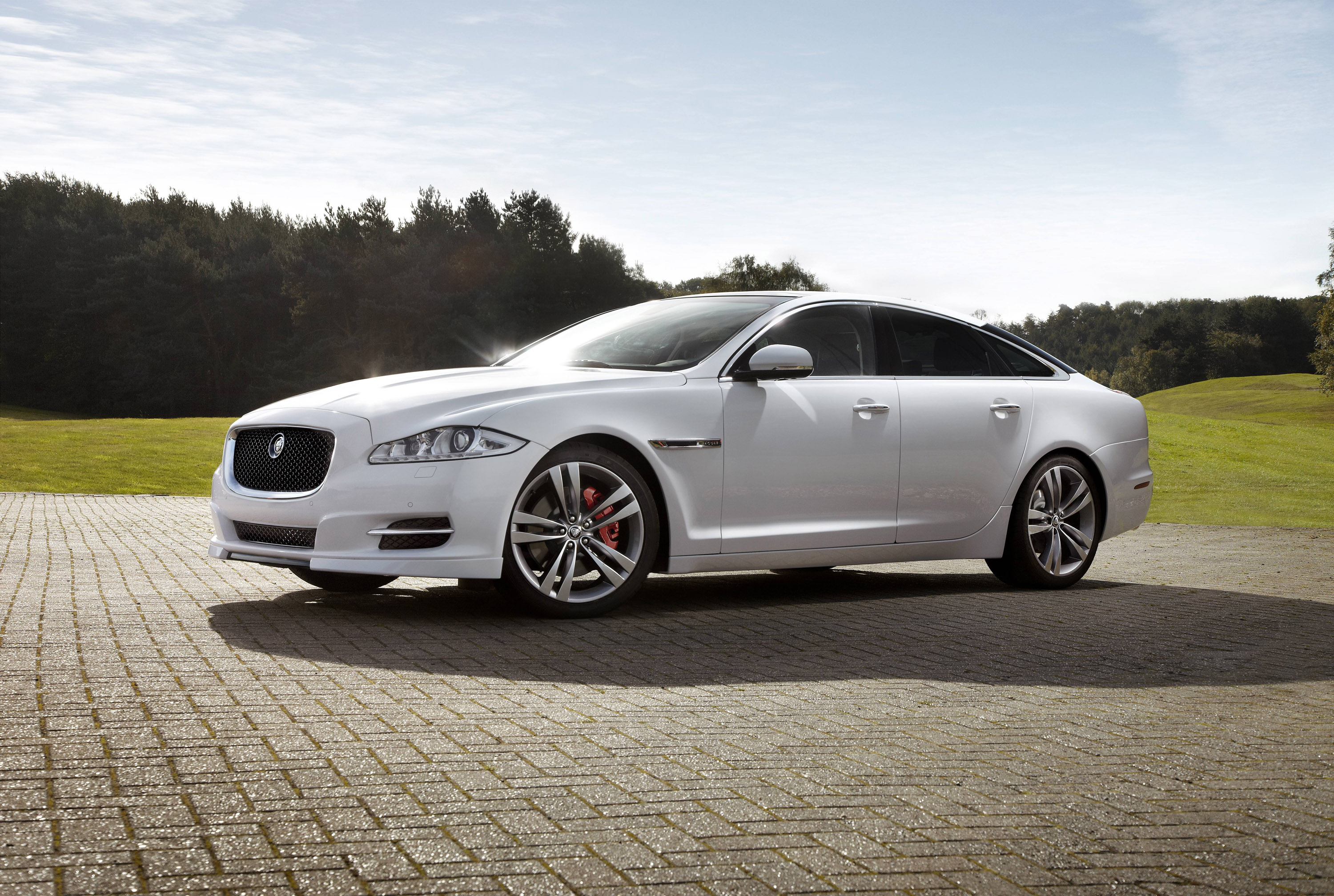 Research 2012
                  JAGUAR XJ pictures, prices and reviews