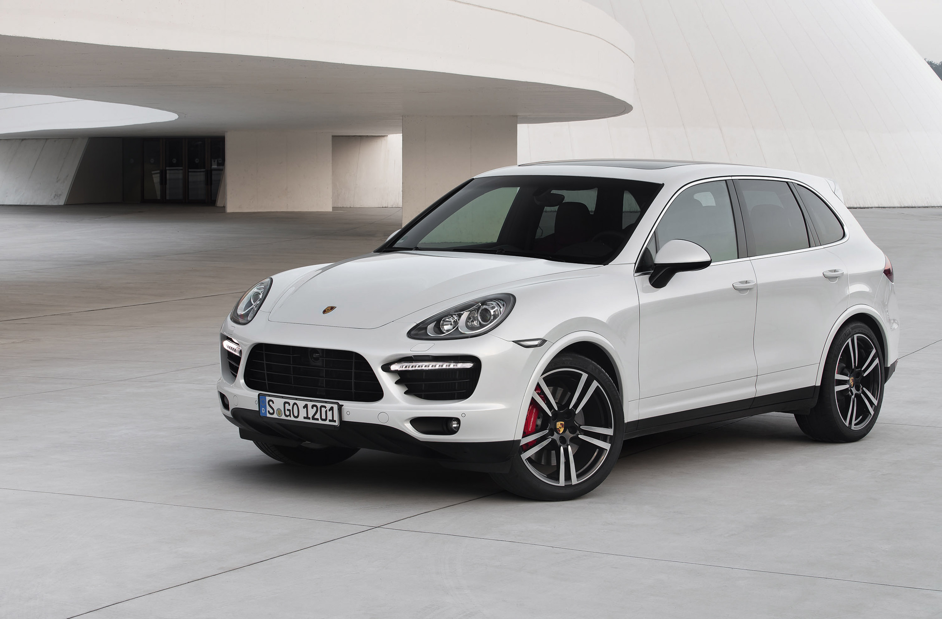 2013 Porsche Cayenne Turbo S 550hp And 750nm