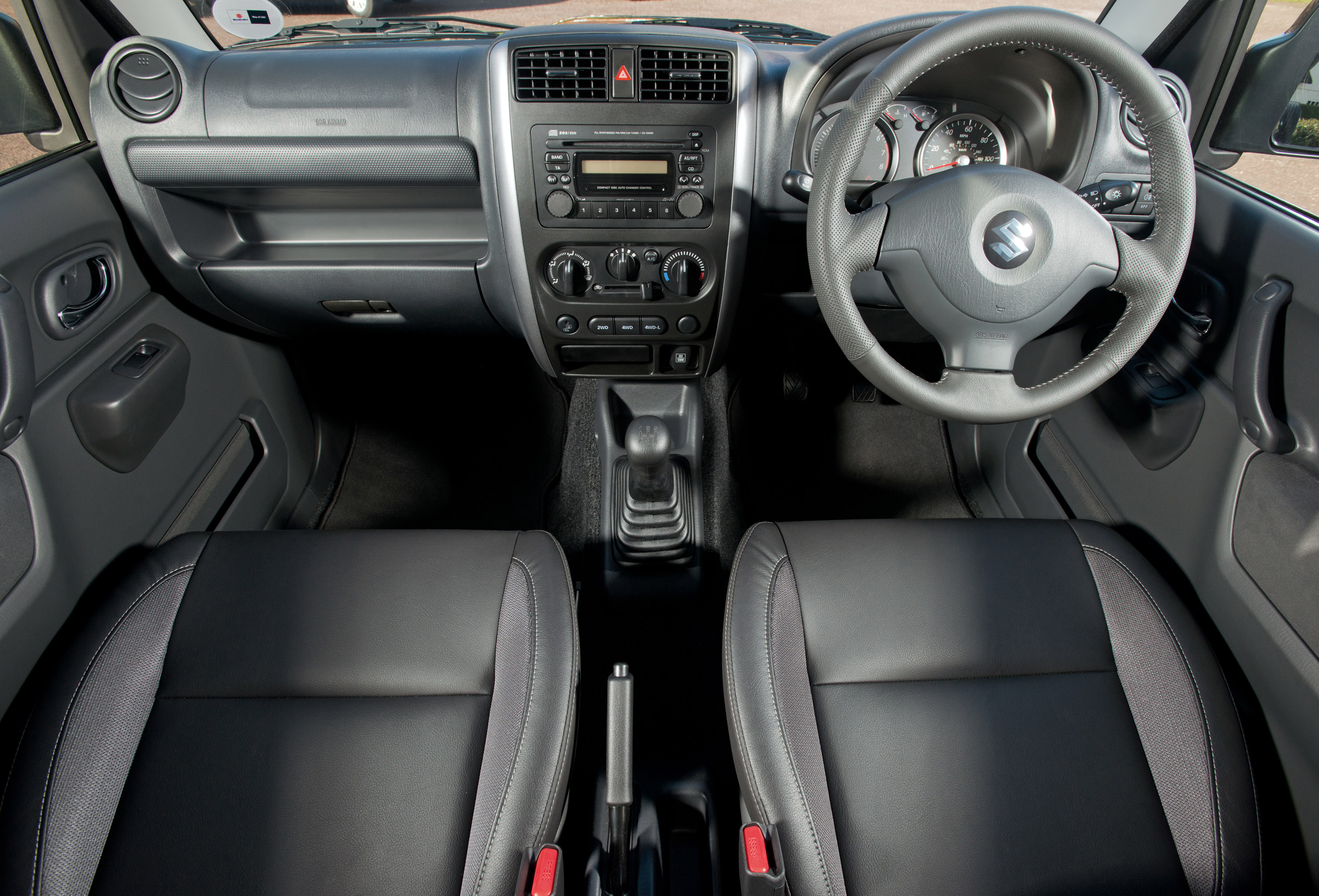 2013 Suzuki Jimny - New Face and Better Equipment