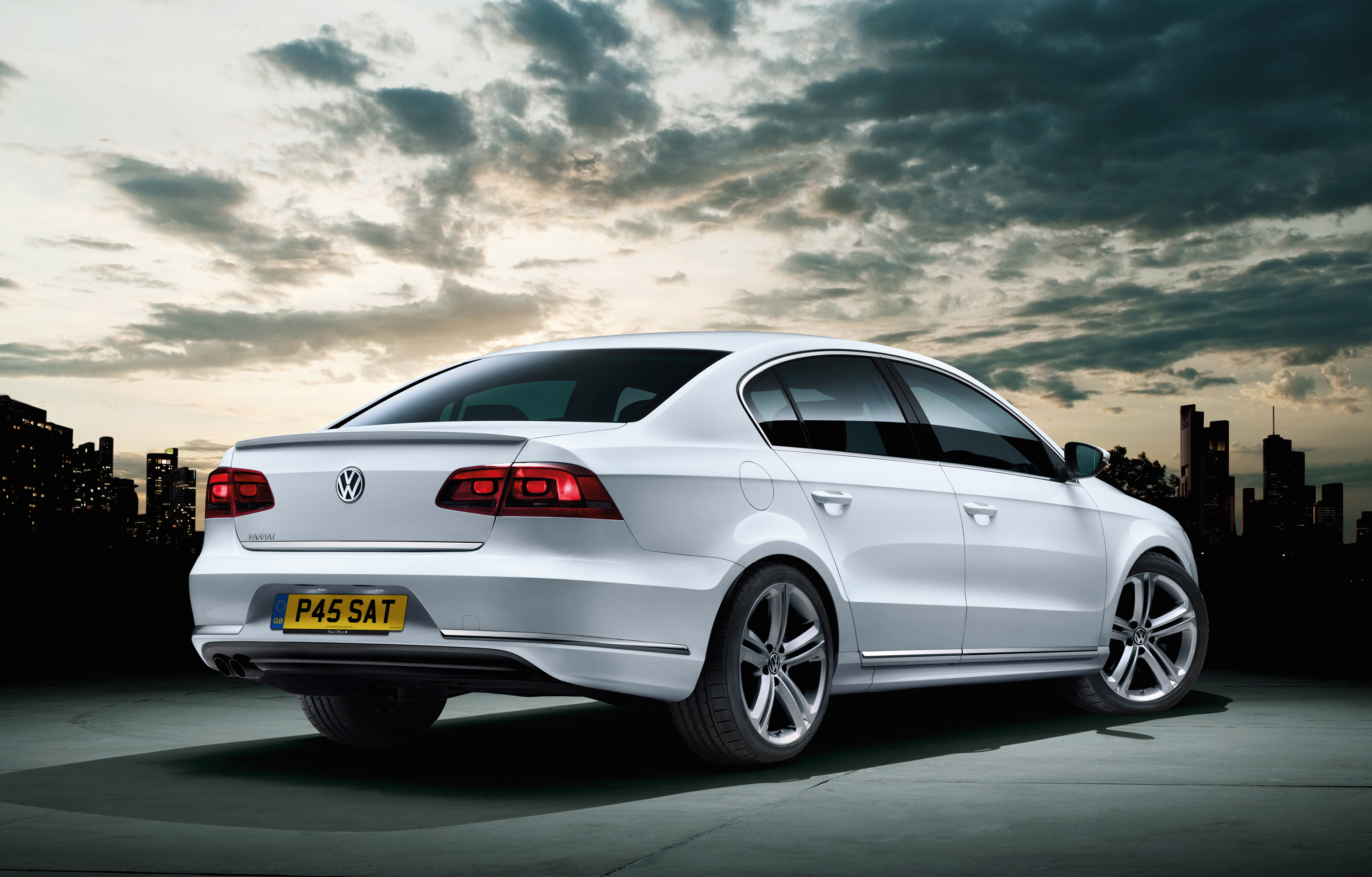 2013-volkswagen-passat-r-line-price-22-470