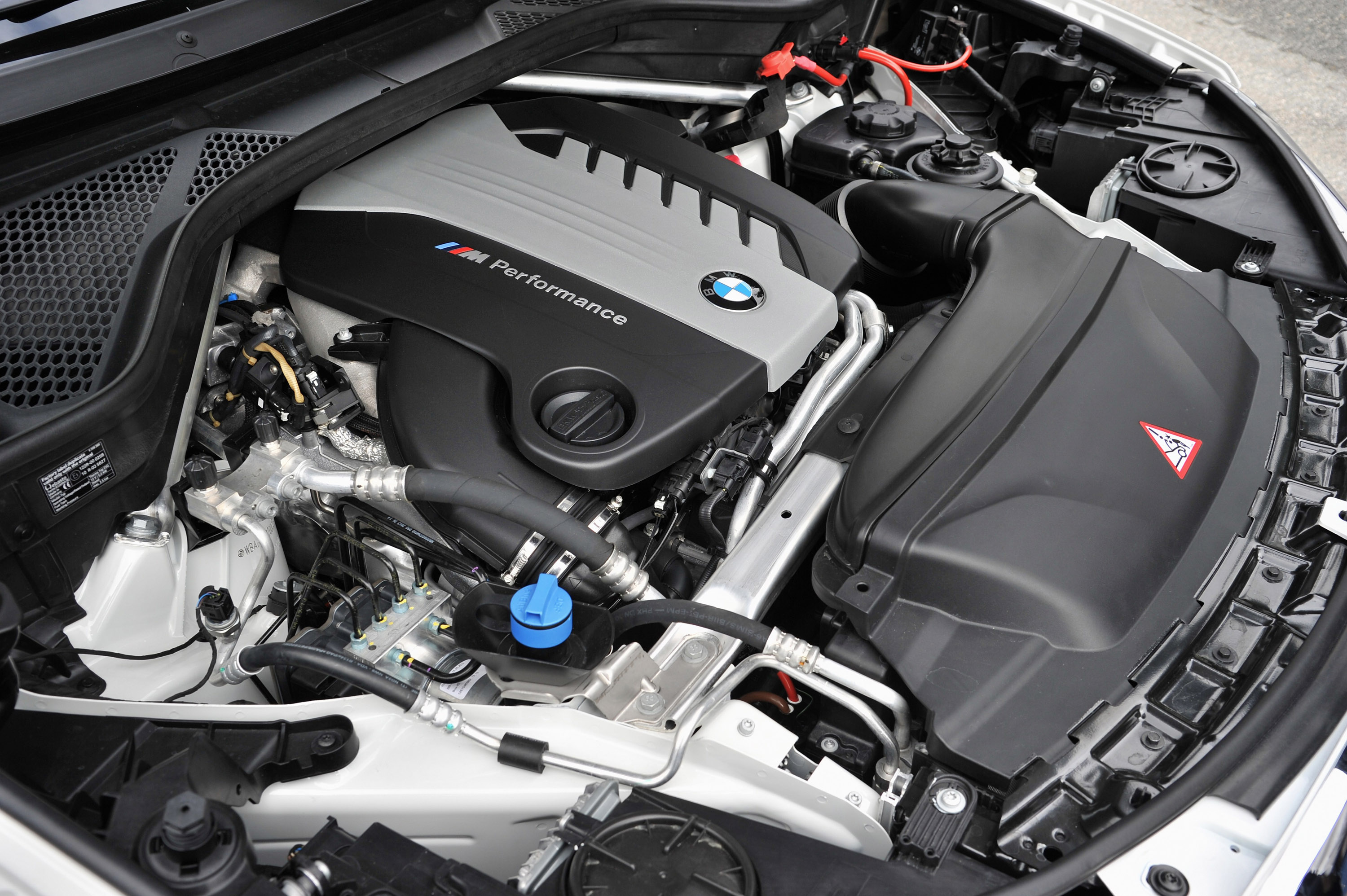 2010-asi-green-toyota-prius-picture-12-of-27-35790