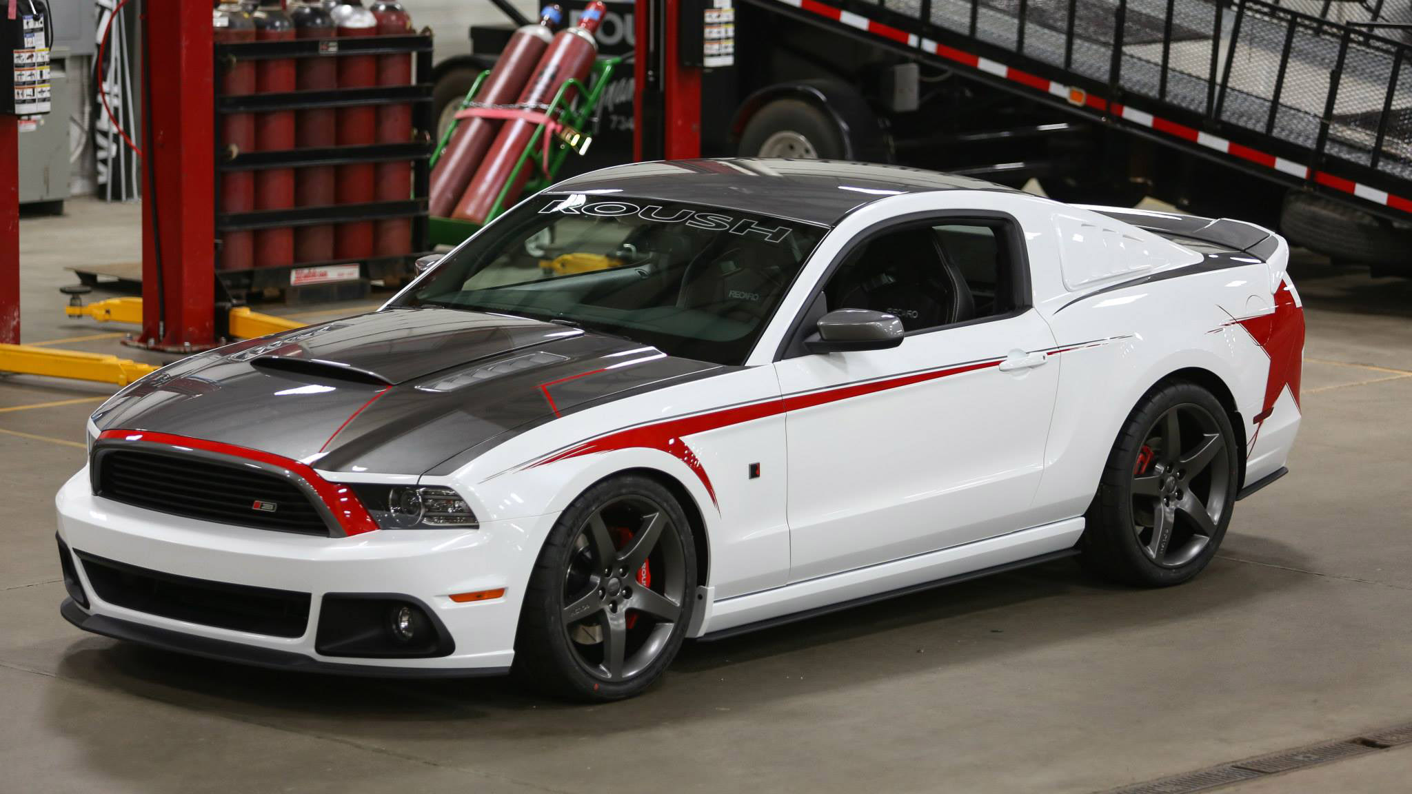 Research 2014
                  FORD Mustang pictures, prices and reviews