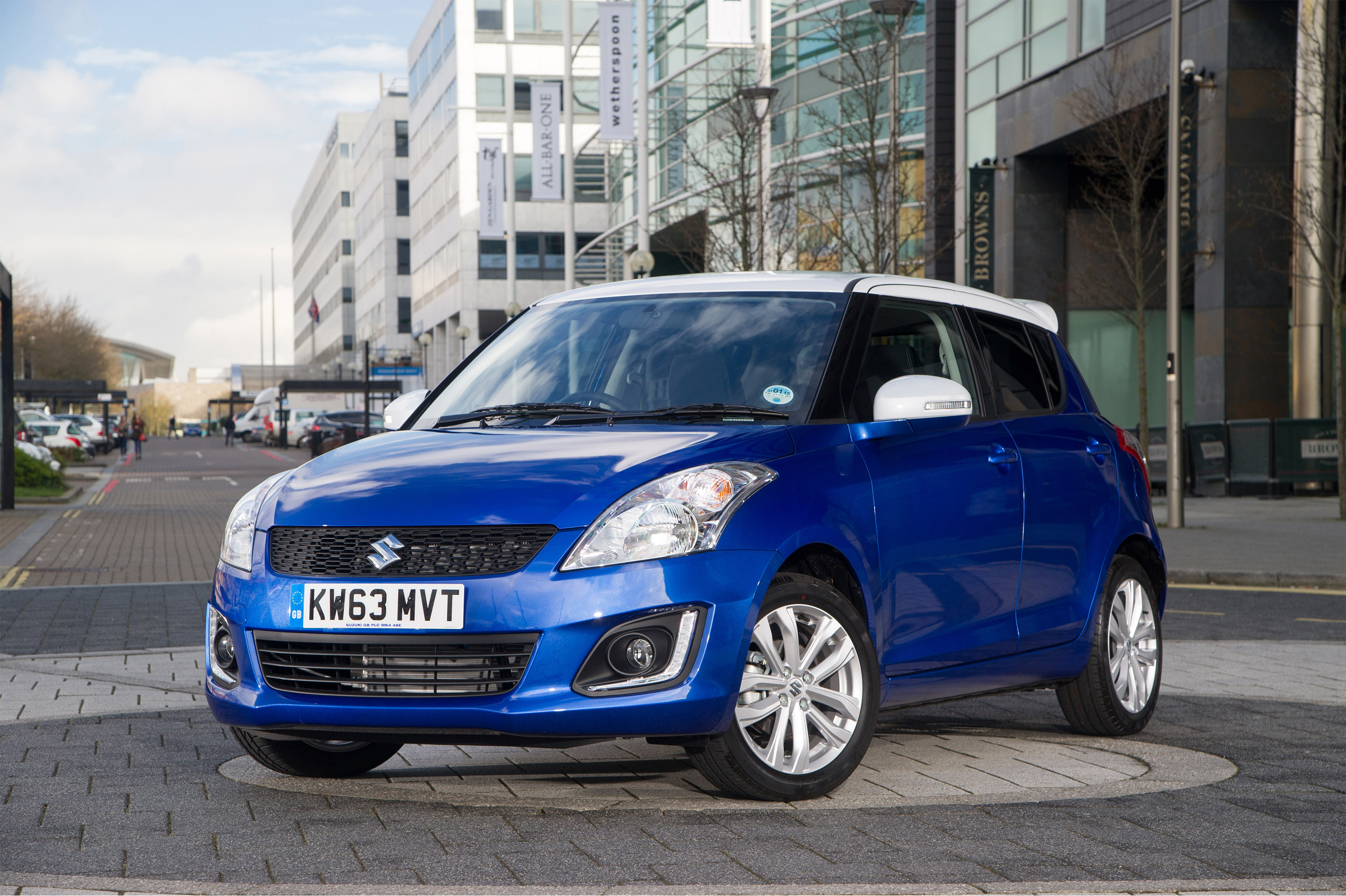 Suzuki Introduces Dualjet Technology to Swift Model