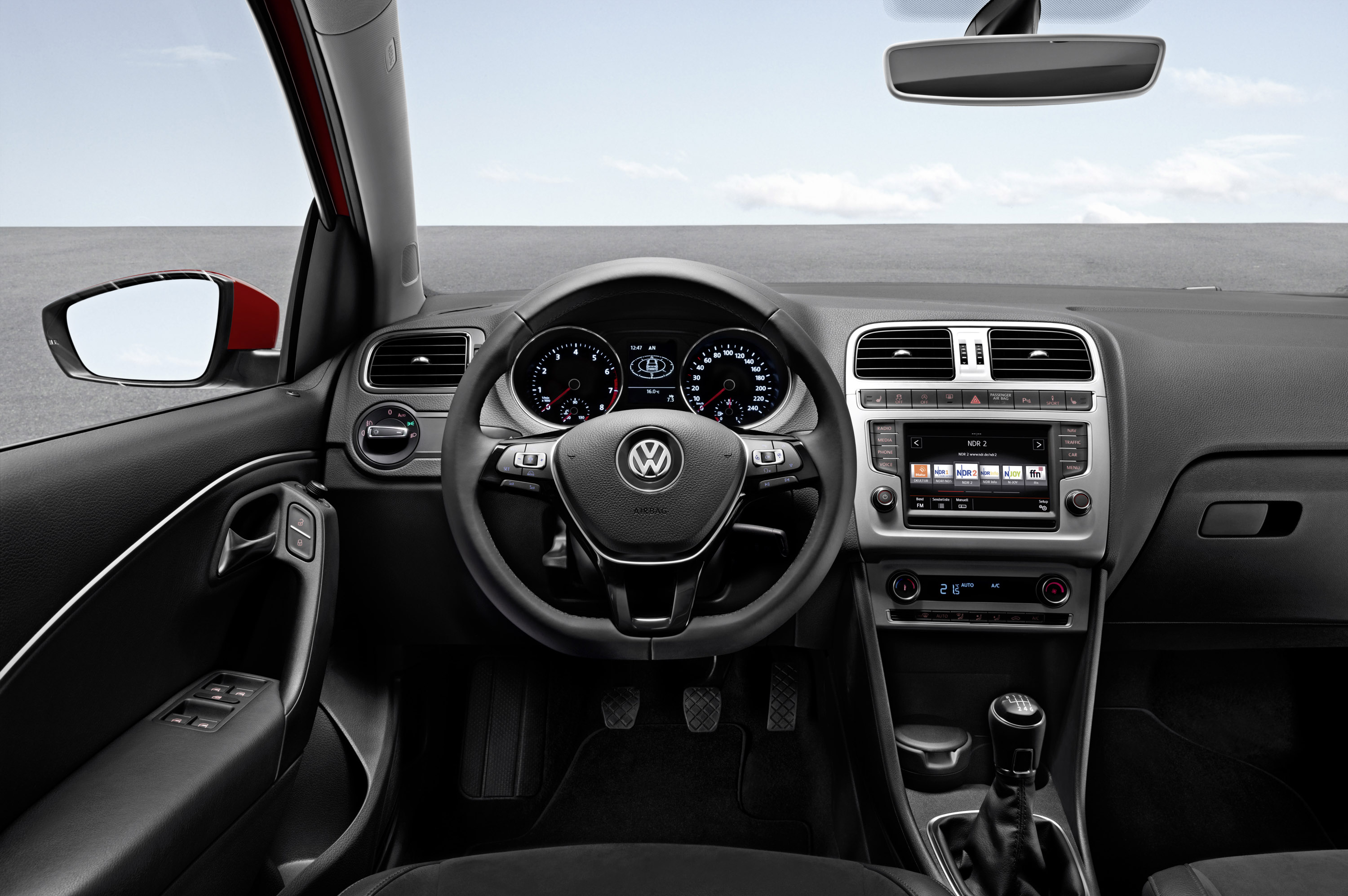 Торпеда 2014. Volkswagen Polo sedan 2017 салон. Фольксваген поло седан 2014 салон. Volkswagen Polo 2014 торпеда. Volkswagen Polo 2014 салон.