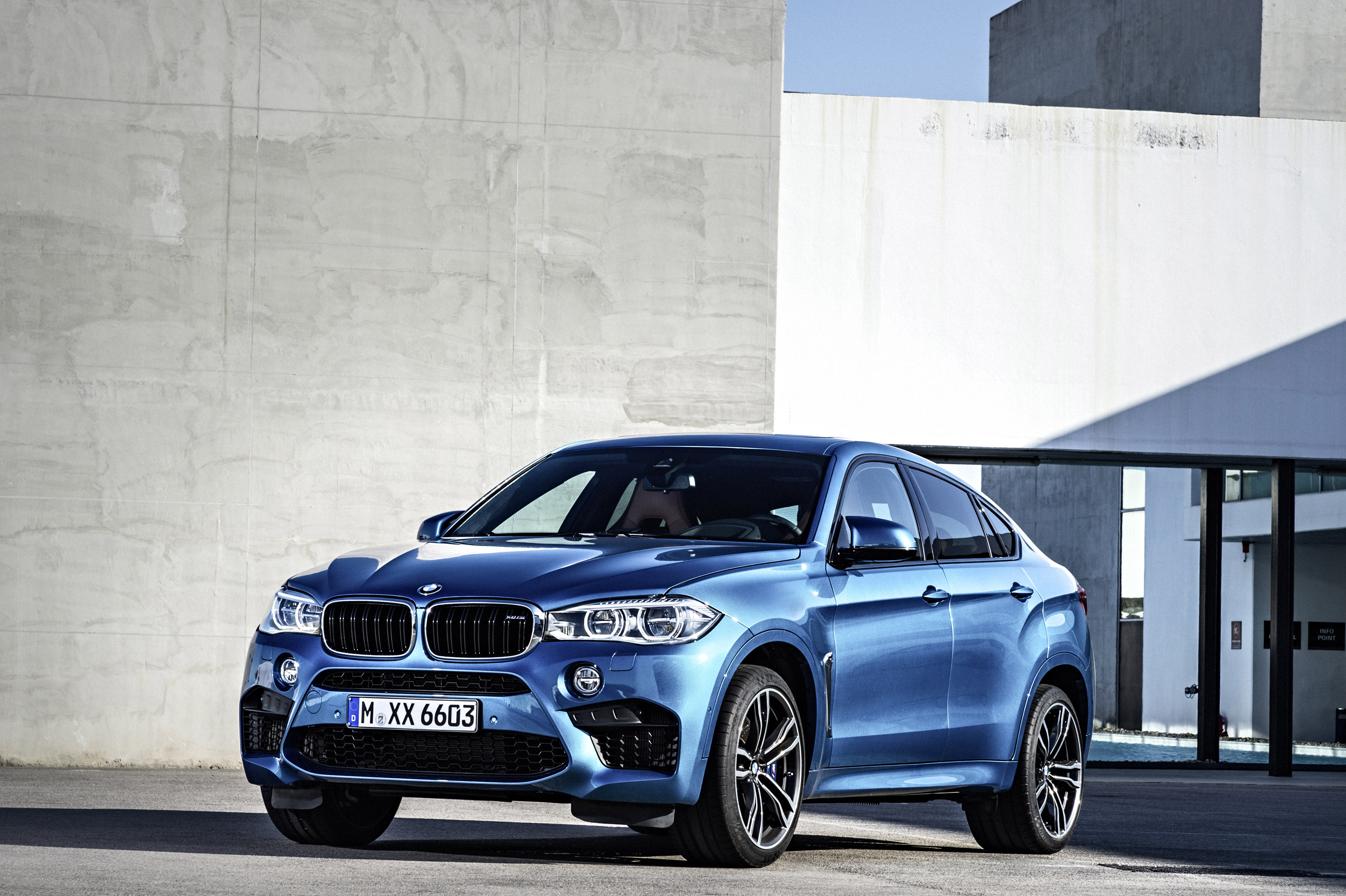 BMW X6 M (2015) HD Picture 2 of 26 112530 3000x1997