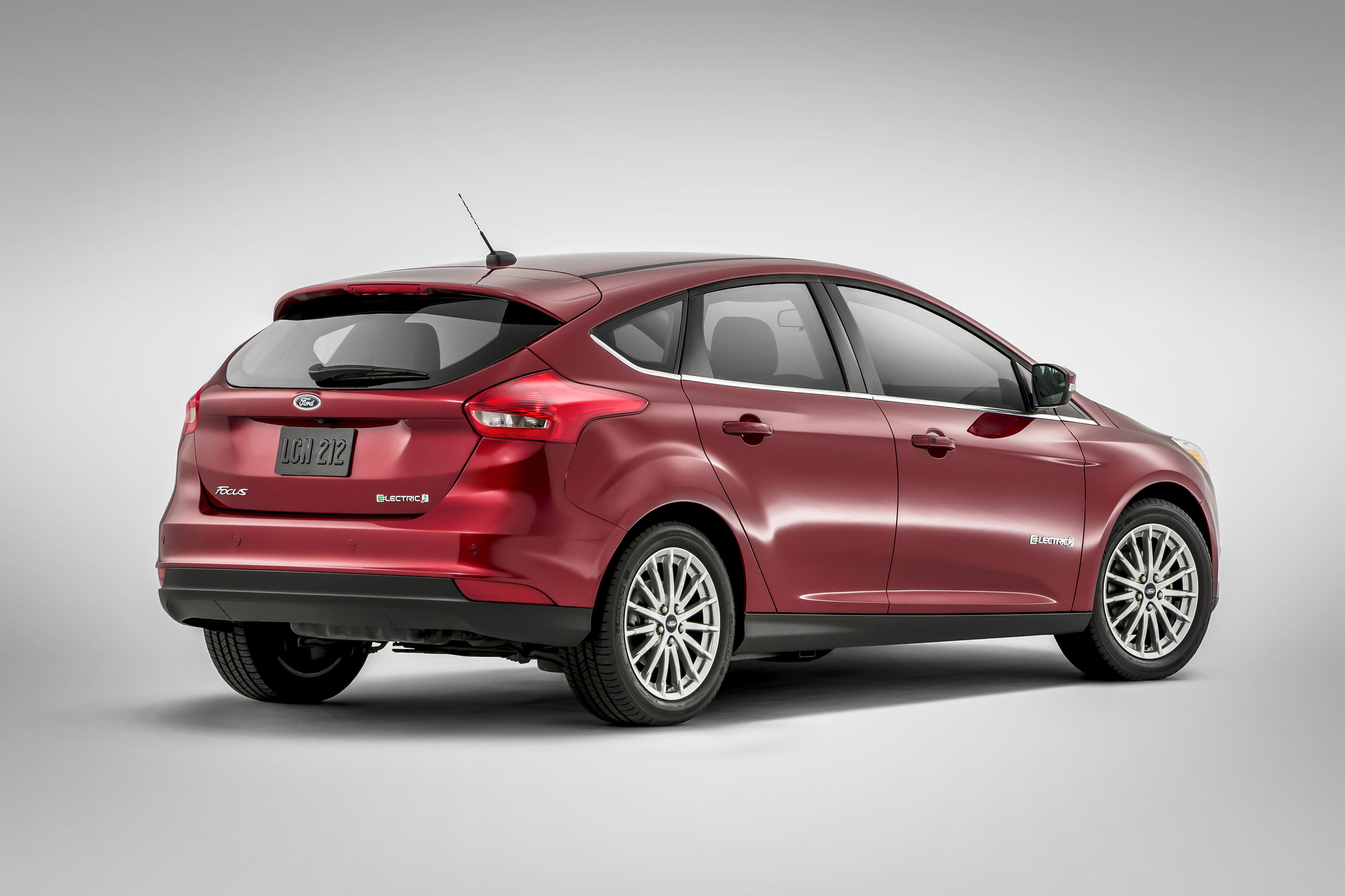2015 Ford Focus And Focus Electric To Debut In New York
