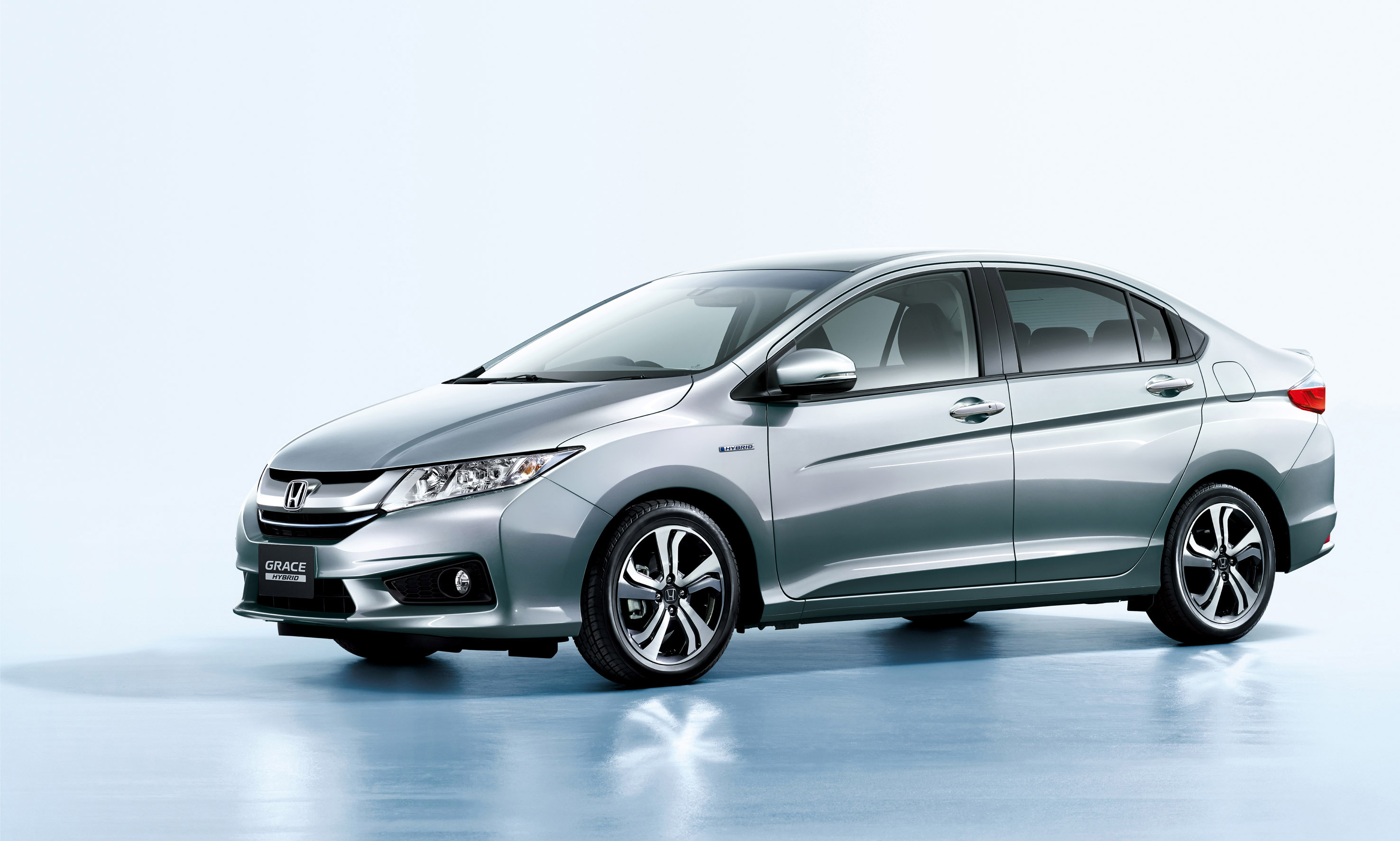 Honda Introduces Most Efficient Hybrid Sedan Named "Grace"