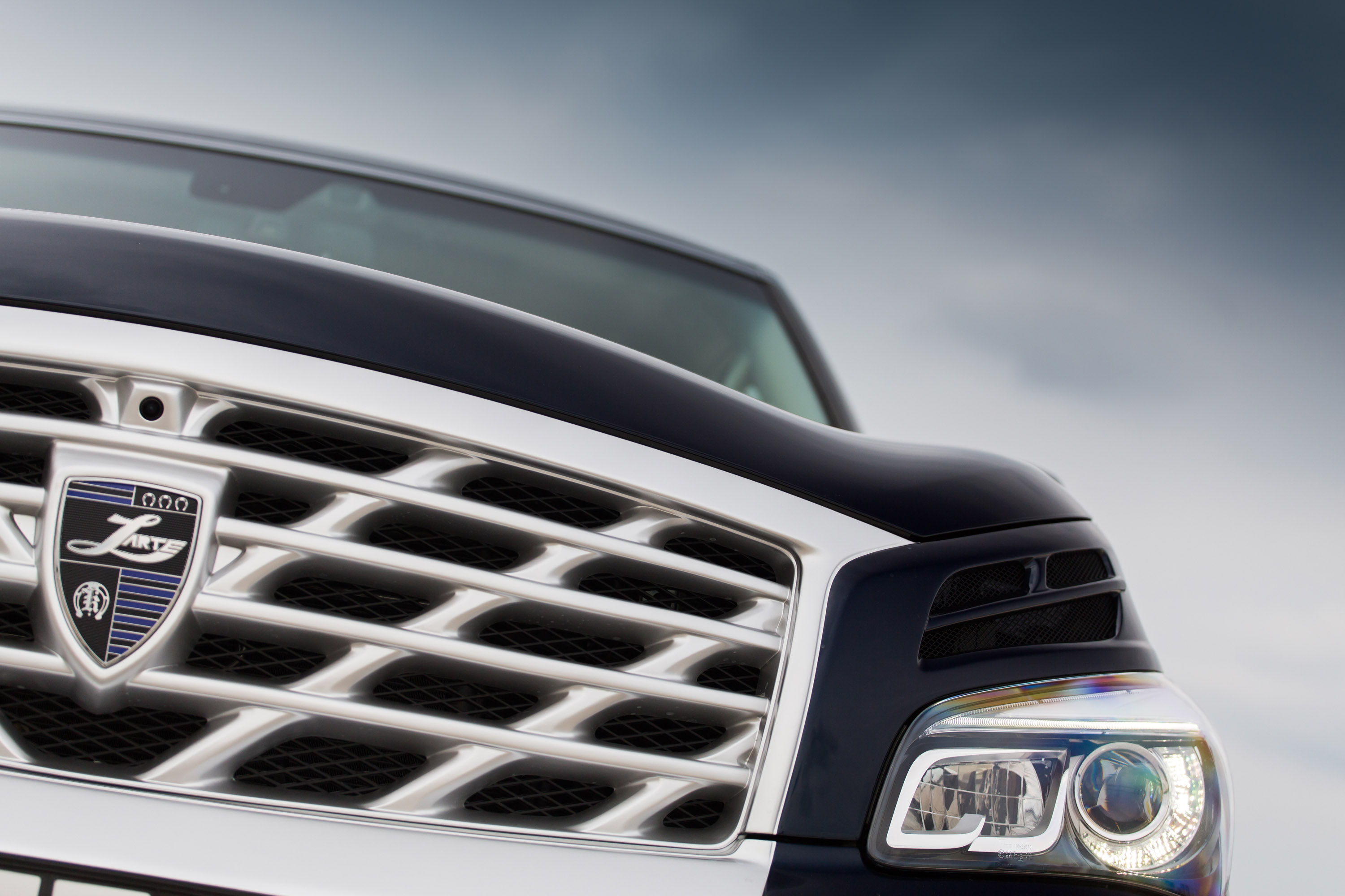 LARTE Design Releases Dark Blue Infiniti QX80 LR3