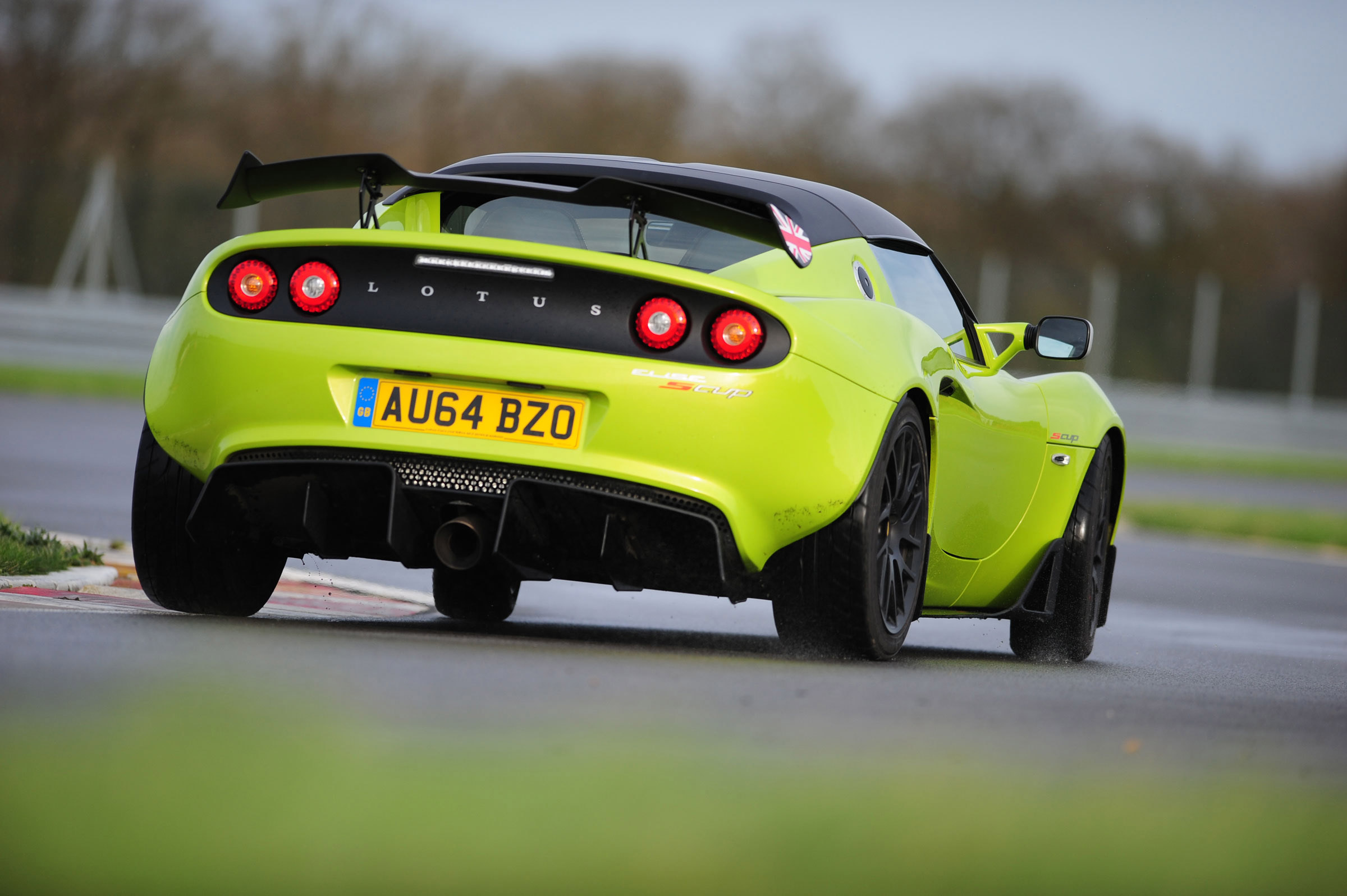 Lotus Transforms Elise S into a Cup Variant Lotus Transforms Elise S into a Cup Variant