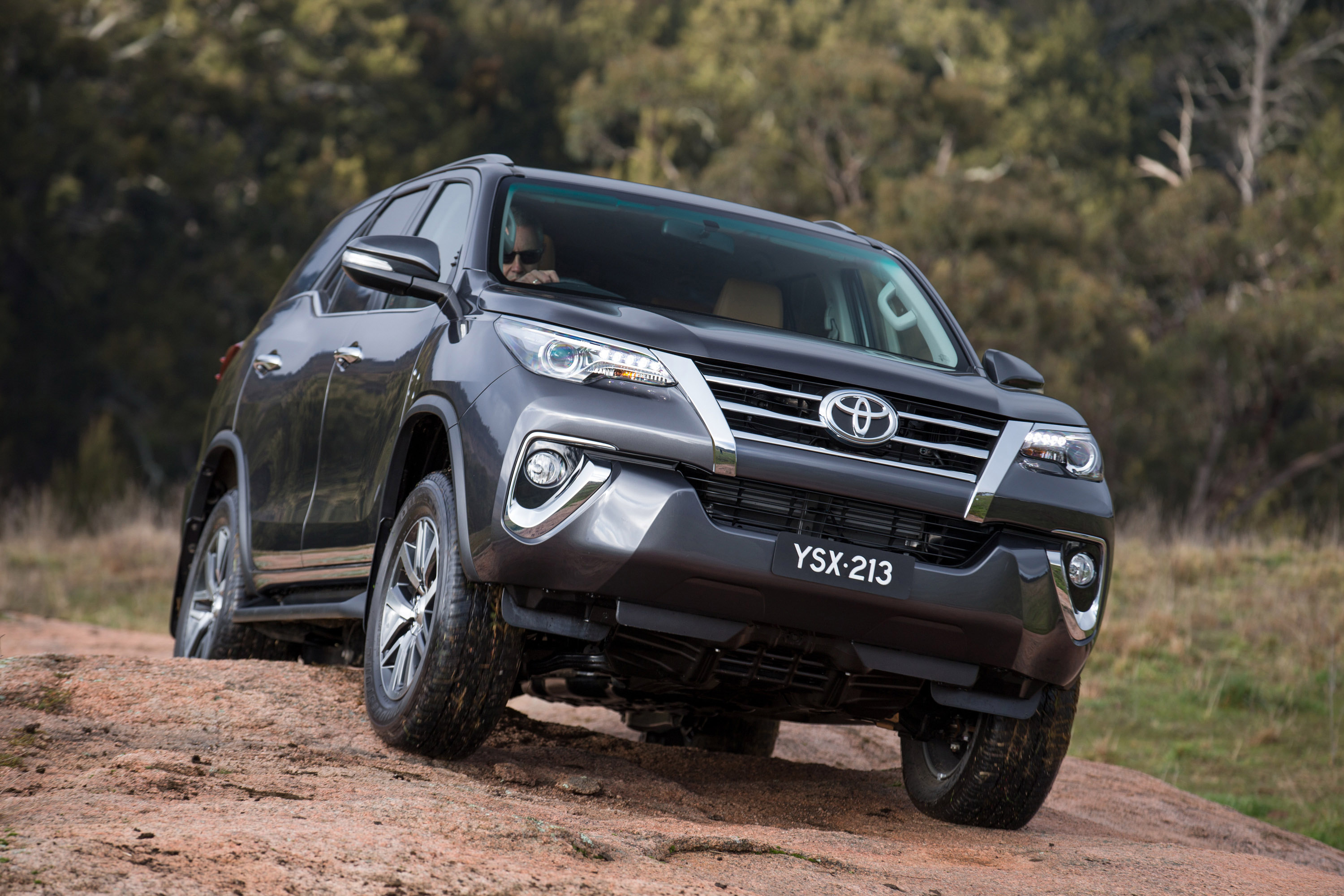 Тойота внедорожники все модели. Toyota Fortuner 2016. Новый джип Тойота фортунер. Toyota Fortuner 2015. Тойота фортунер 2016.
