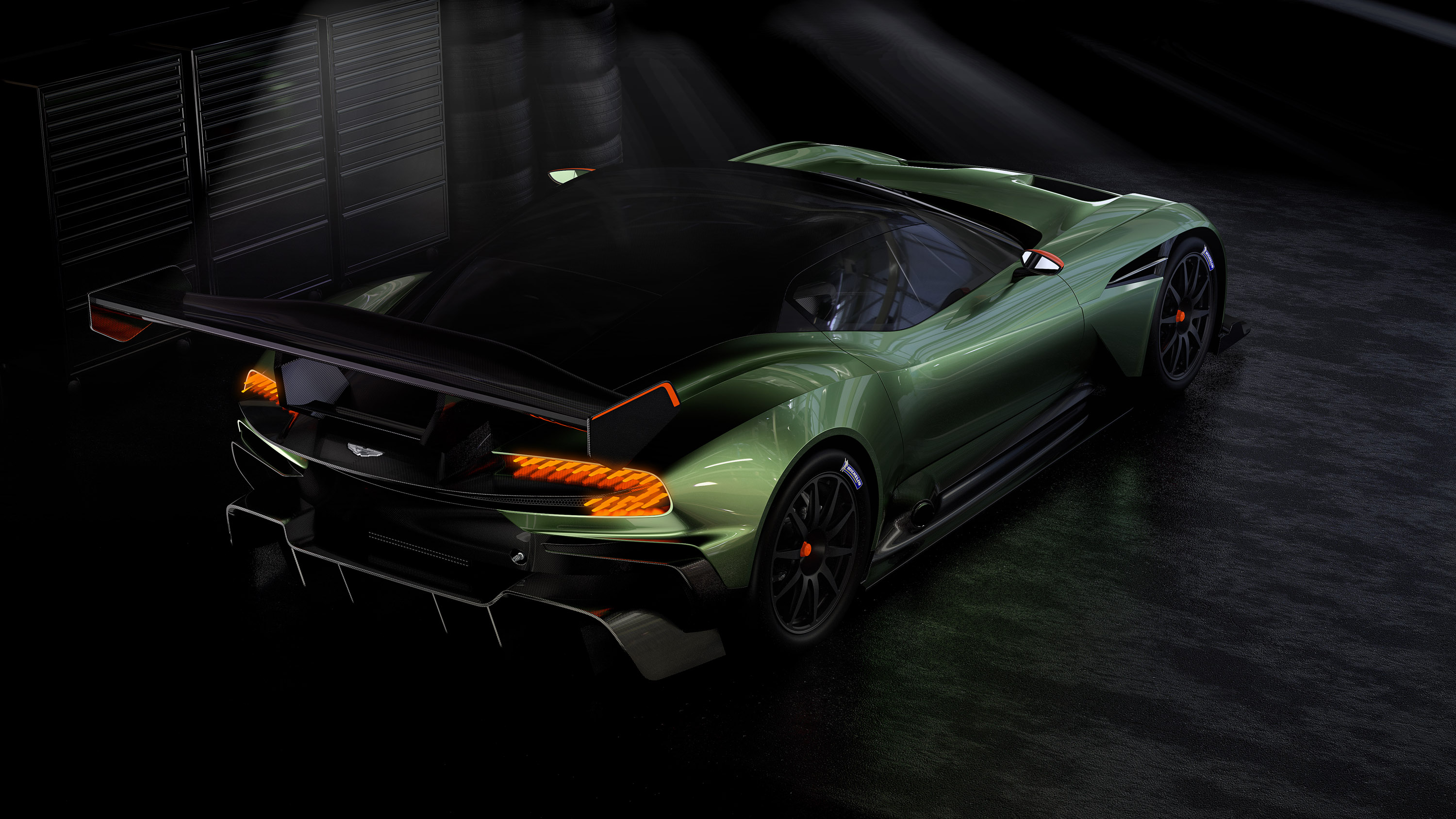 Aston martin вулкан