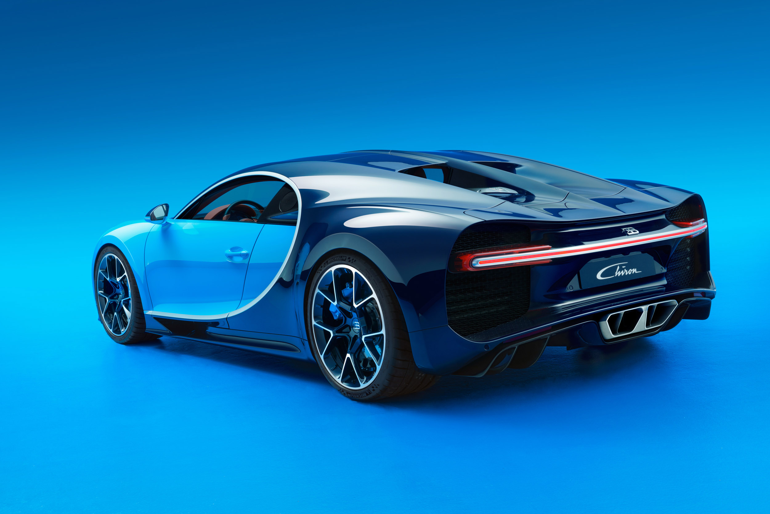 Bugatti Chiron is Making 2016 Geneva Debut